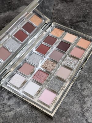 PR Gift: Huda Beauty Icy Nude Palette 