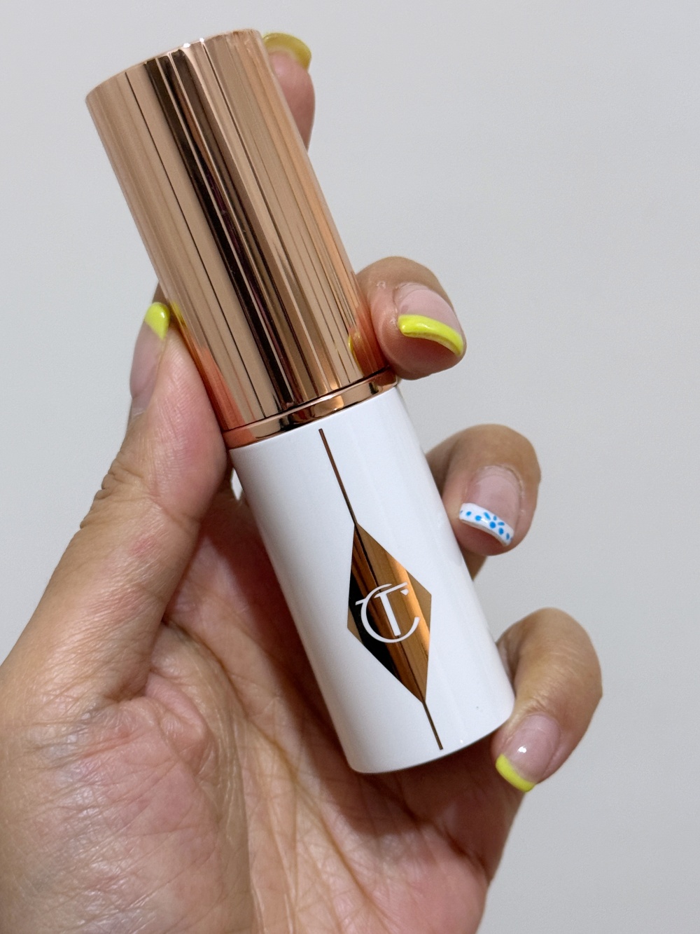 Charlotte Tilbury幻肌流光底妝棒