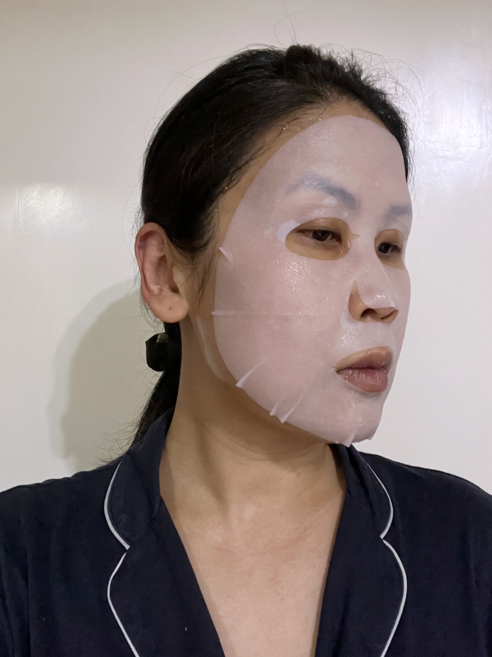 Abib 魚腥草面膜上臉實測，面膜紙質地較厚身但貼服