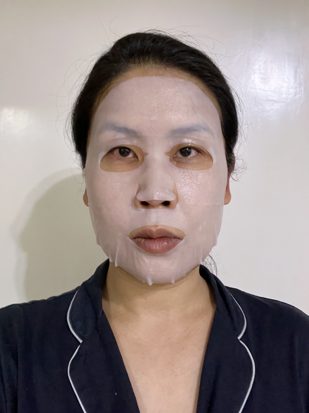 Abib 魚腥草面膜上臉實測，面膜紙質地較厚身但貼服