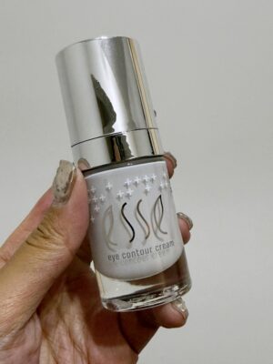 【眼霜推薦】K.O. 千年黑眼圈！Esse 喚采新生眼霜：5分鐘即時拉緊，去水腫效果驚人！(Review)