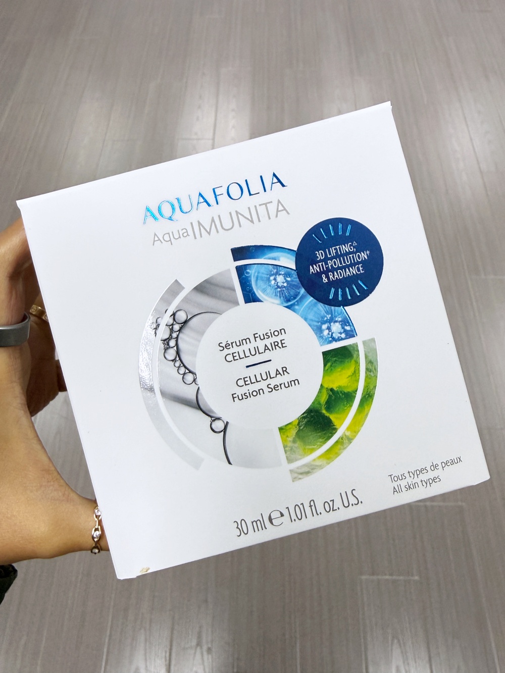 Aquafolia 全效修復精華 (保鮮紙精華)：終極鎖水神器，具備 3D 拉提網及抗藍光功效，可完美代替厚重面霜。