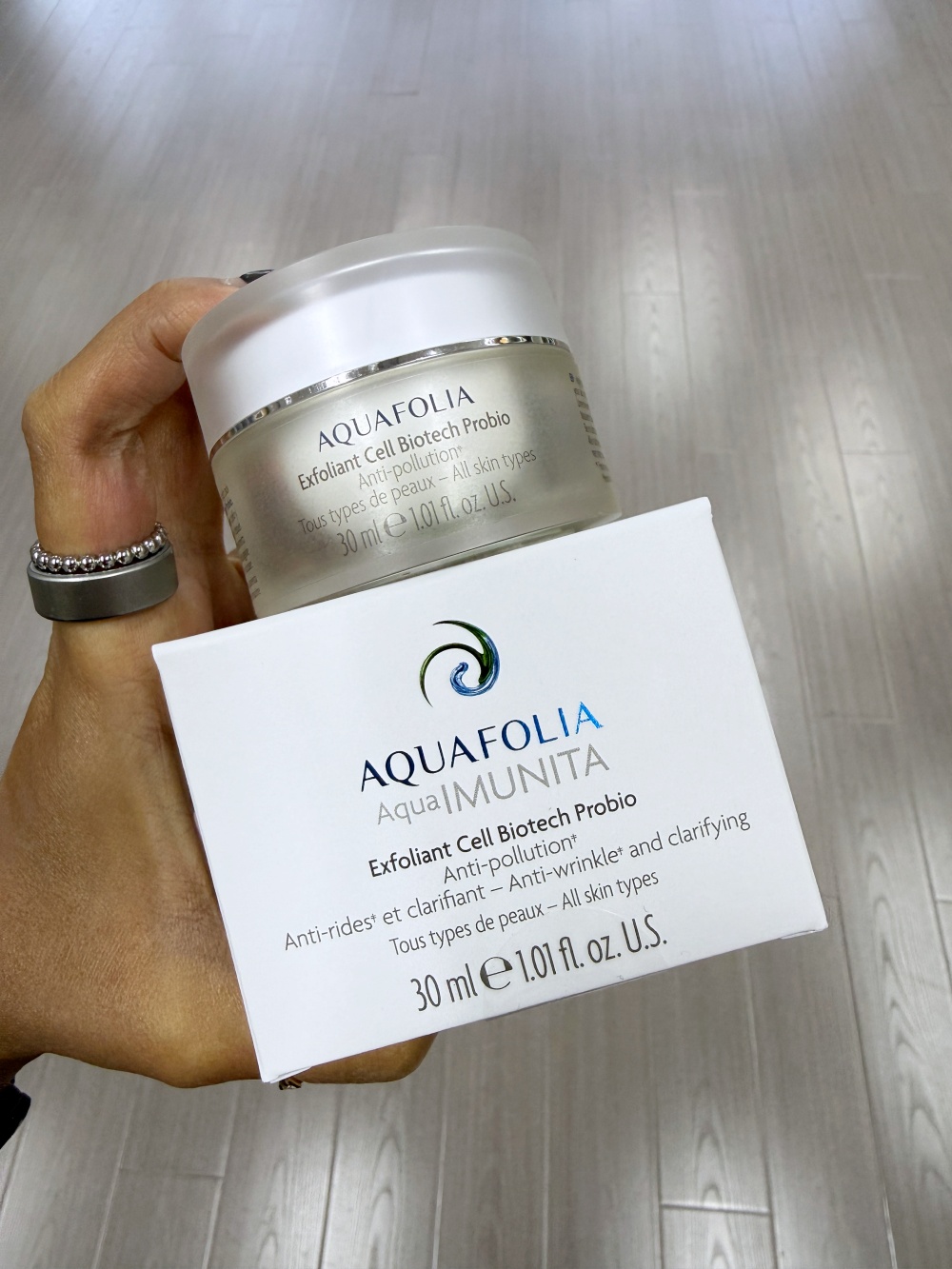 Hakme 推薦 Aquafolia 5分半鐘去角質明亮面膜，專為去角質同時抗衰老而設，敷出細滑、飽滿、光澤肌。