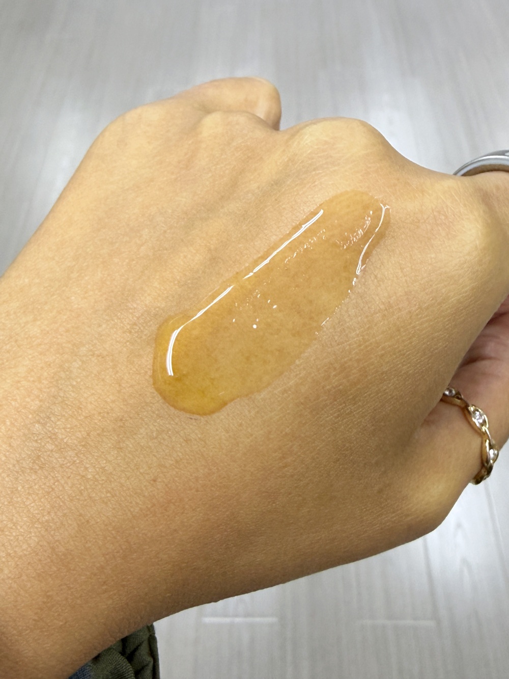 Aquafolia Complex Gel 質地實拍：清爽稀身啫喱狀，極易推開，完全零油份，適合夏天及潮濕天氣使用。