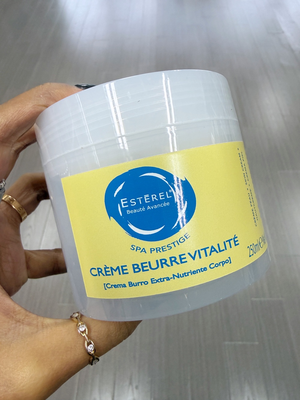 Hakme 推薦 Esterel 豐盈滋潤身體乳霜：自帶高級 Spa 香氣，深層保濕且打破 Body Butter 黏笠宿命。