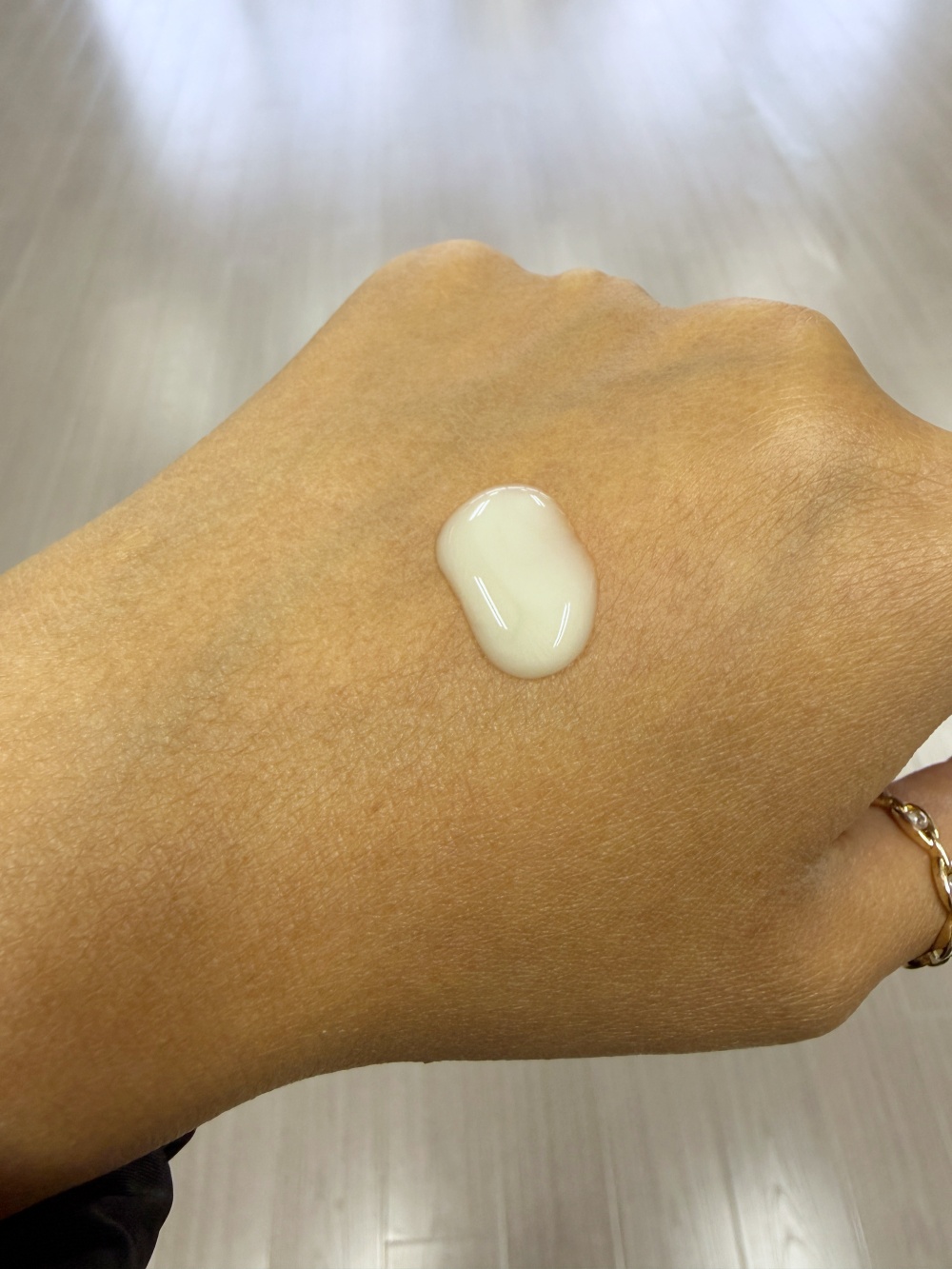 Hakme 推薦 Esterel 溫和保濕潔面奶：極輕盈乳液質地，蘊含大豆水解蛋白，深層修護不黏笠。