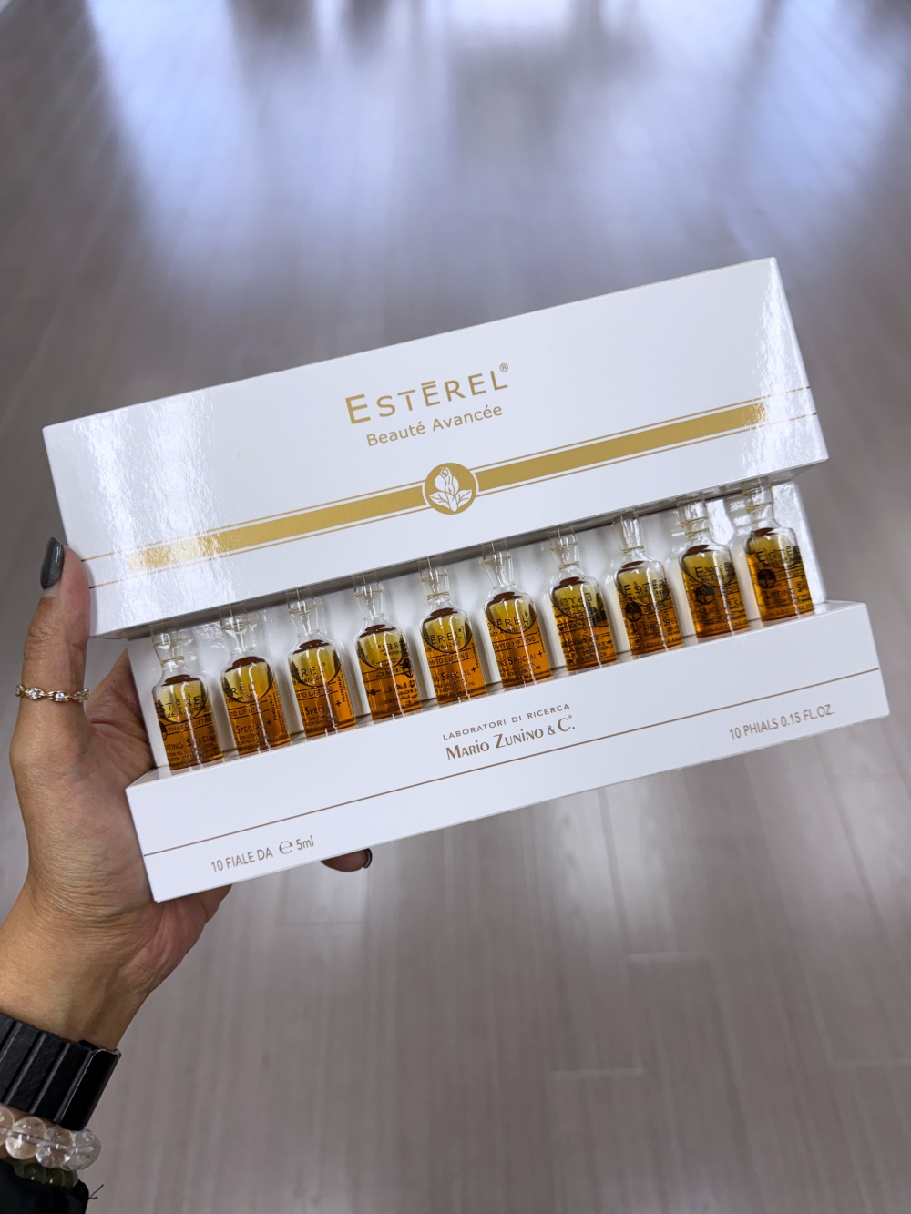 Hakme 推薦 Esterel 強效抗老緊緻精華：一盒 10 支高濃度 Treatment，足夠進行 5 個月獨家 2+2 循環療程。