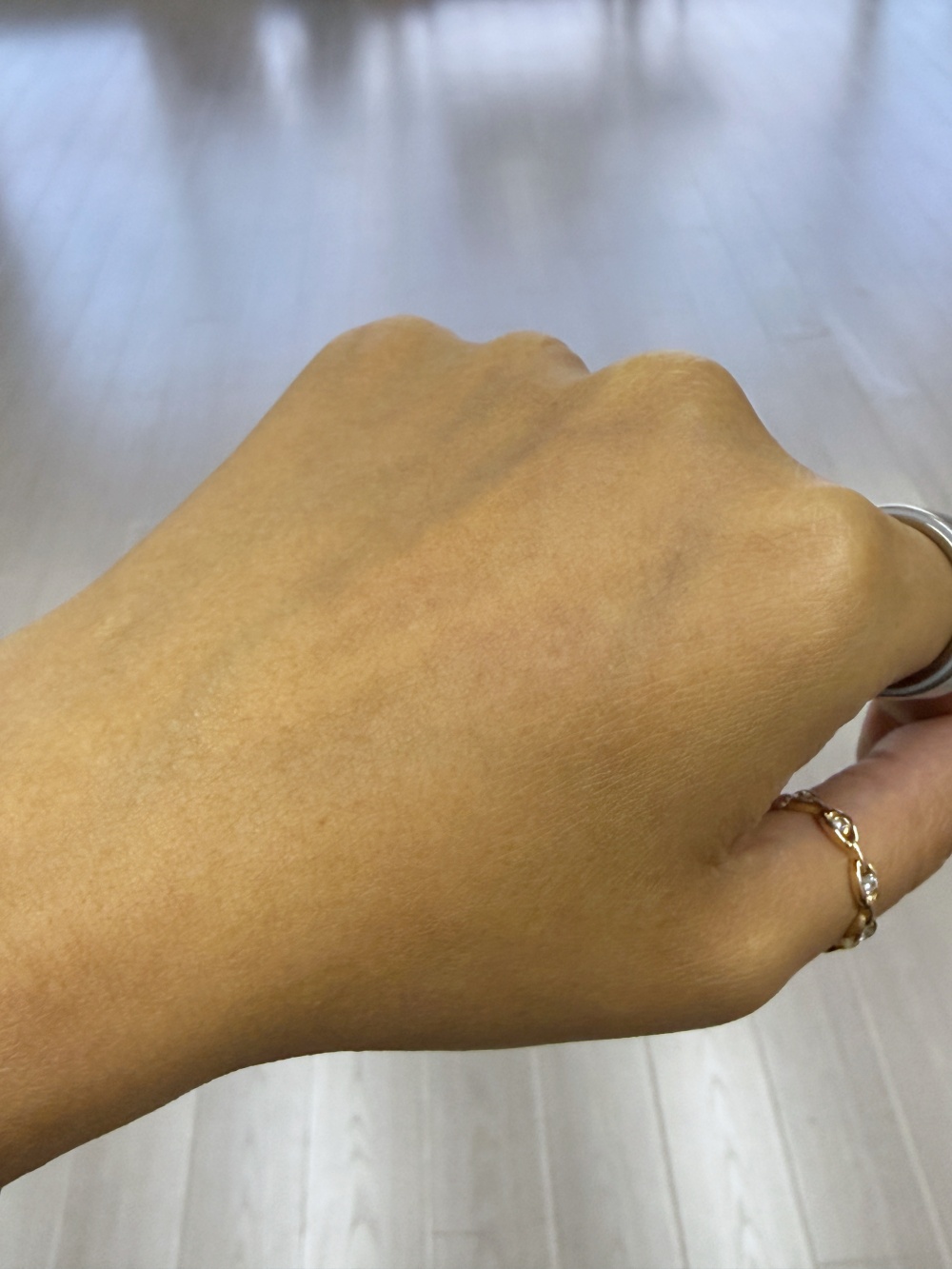 Hakme 推薦 Esterel 強效抗老緊緻精華：用後皮膚緊緻飽滿，重拾健康光澤且零黏膩感，婚前急救必備。