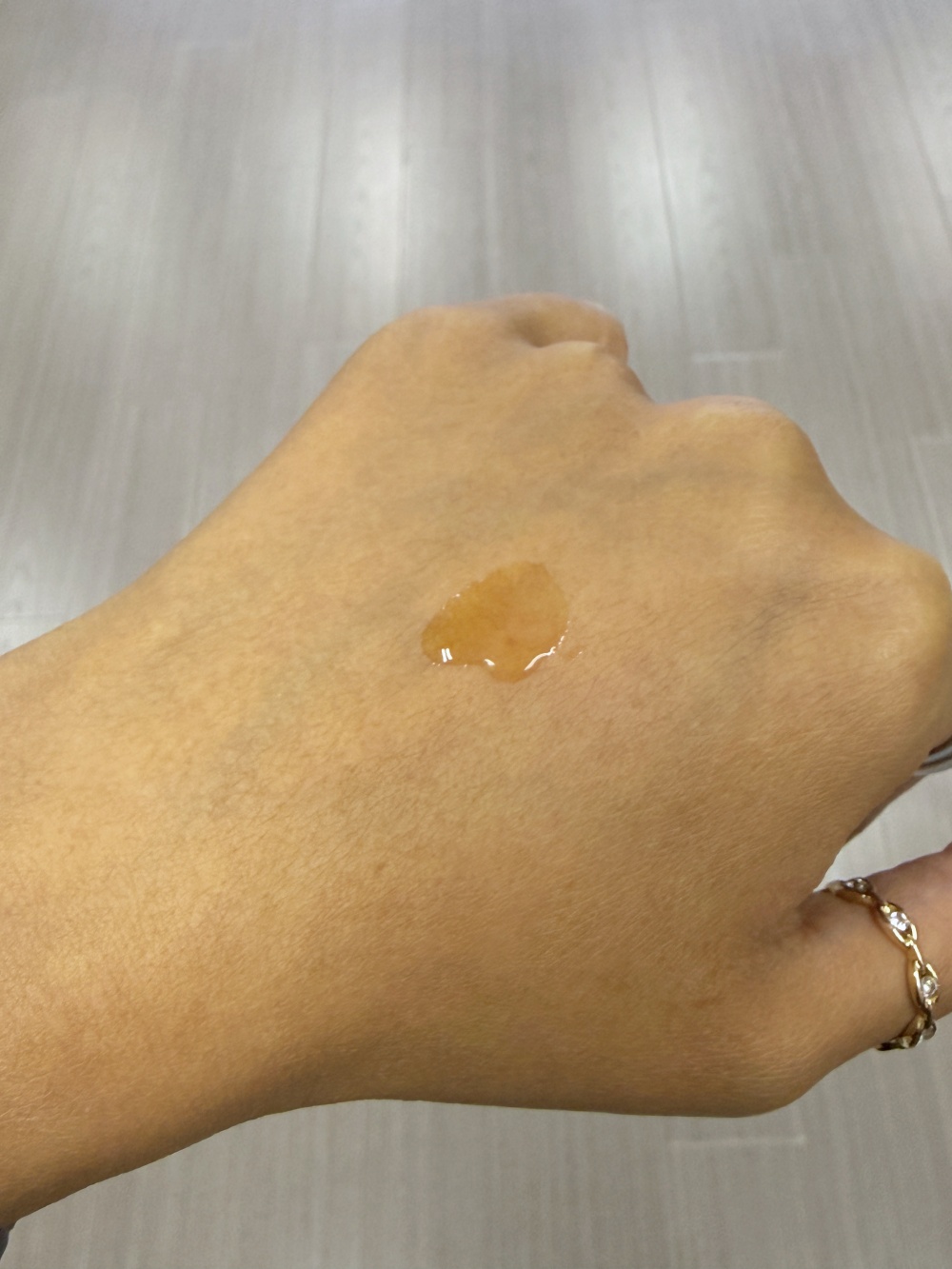 Hakme 推薦 Esterel 強效抗老緊緻精華：極致水感質地秒速吸收，為疲倦暗沉皮膚注入健康 BB 光澤。