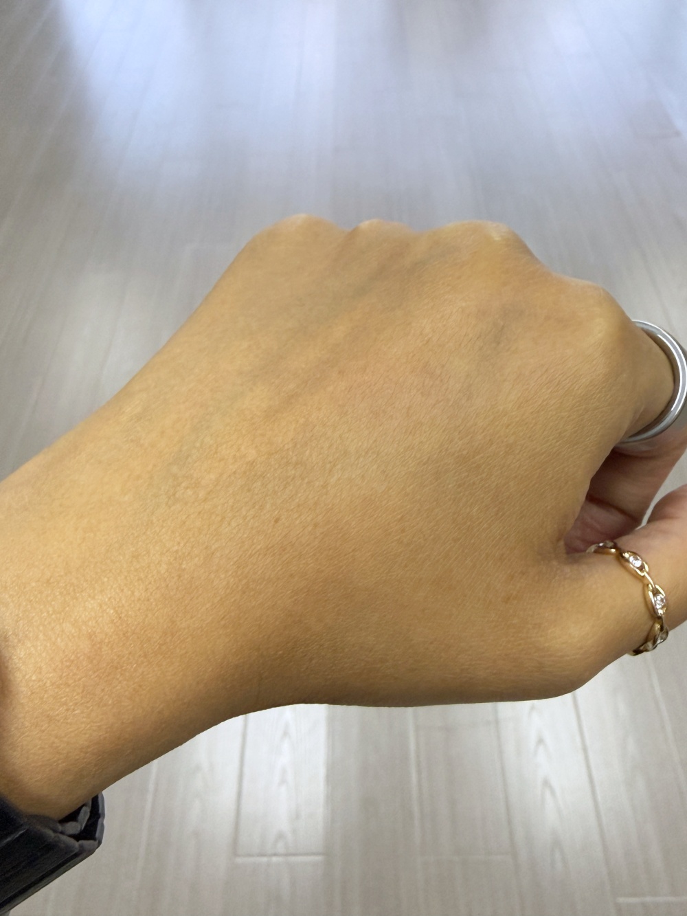 Hakme 推薦 Esterel 清爽抗菌水油平衡潔面啫喱：洗淨後皮膚極致清爽零油膩，摸落平滑有光澤，完全唔會乾爭爭。