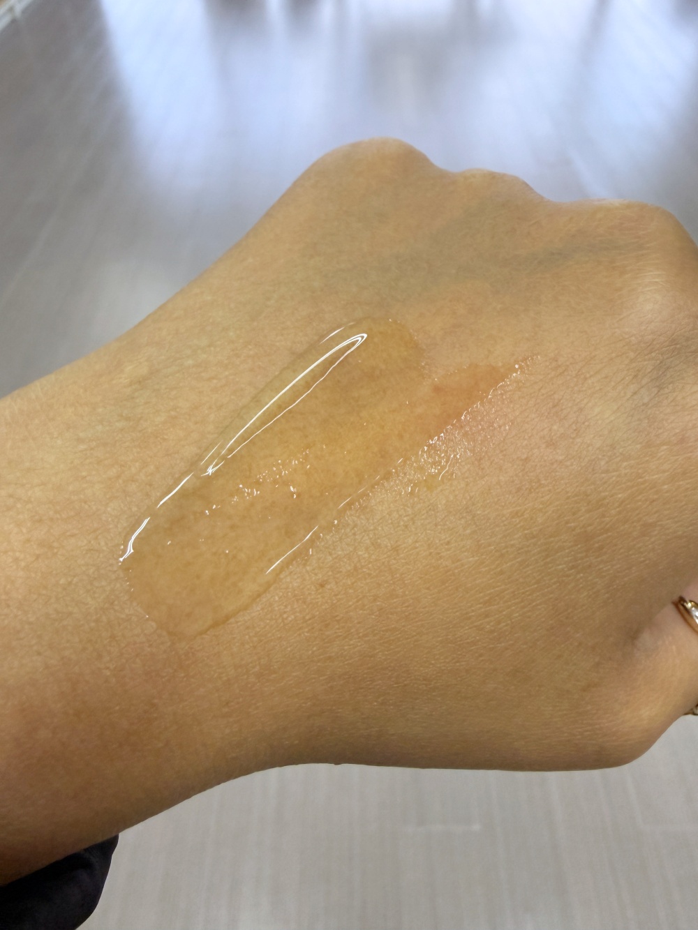 Hakme 推薦 Esterel 清爽抗菌水油平衡潔面啫喱：輕易推開，蘊含冰島地衣、大豆同椰子萃取，深入潔淨帶走多餘油脂。