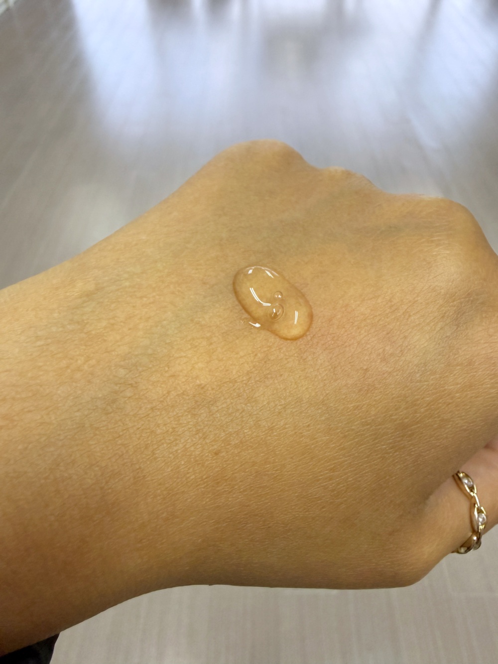 Hakme 推薦 Esterel 清爽抗菌水油平衡潔面啫喱：極致輕盈嘅啫喱質地，無皂配方及無人工色素，溫和安全。