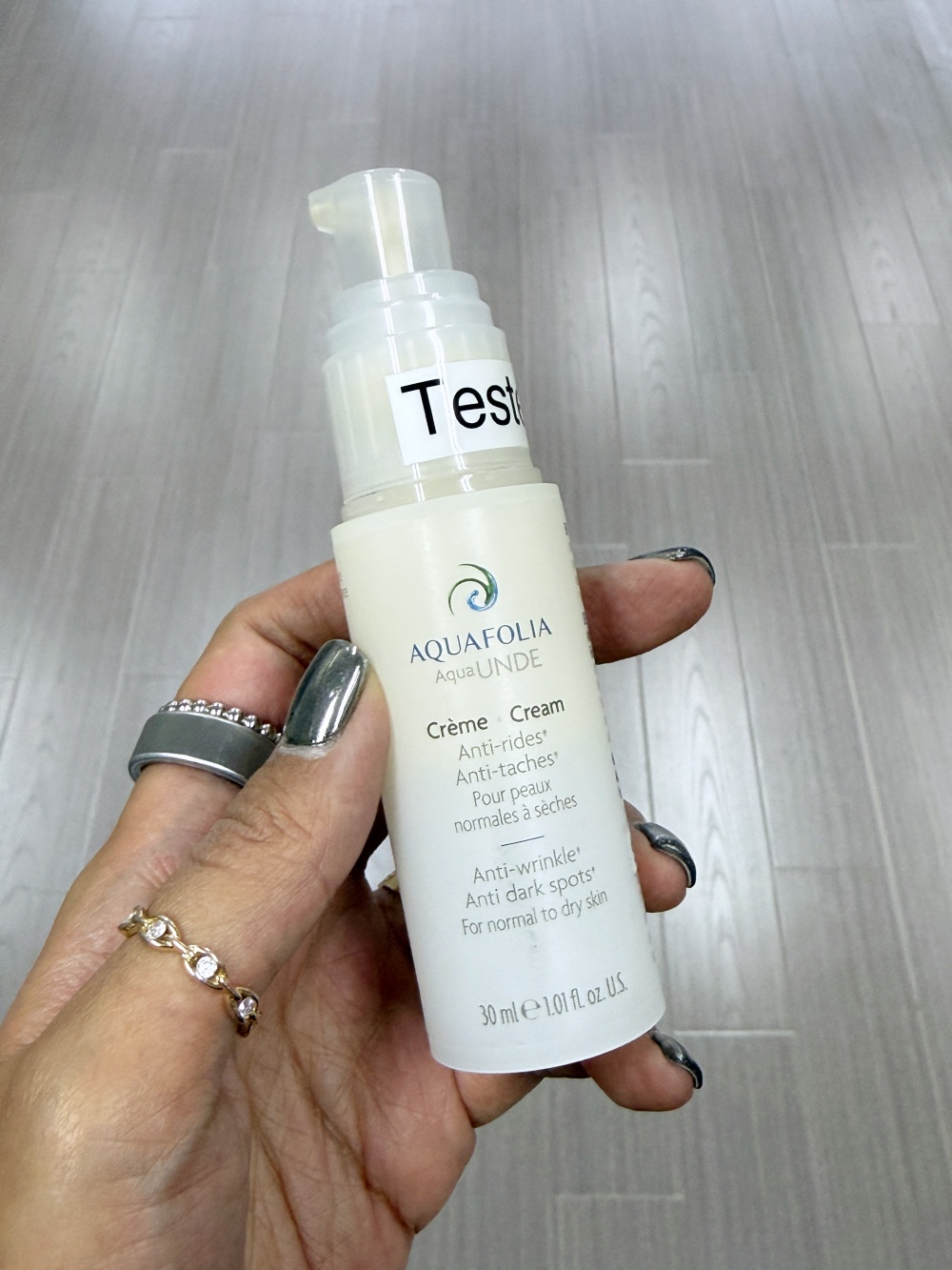 Hakme 推薦 Aquafolia 全效美白淡斑面霜：解決搽油都乾嘅問題，先修復皮膚層，再鎖住美白效果。