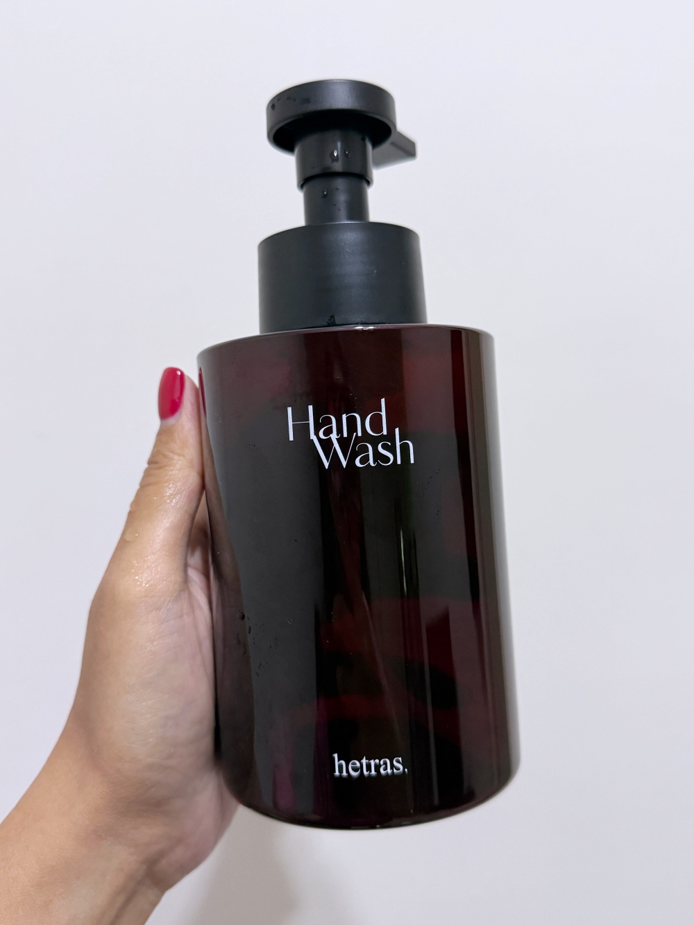 &bull; Hetras 香水泡泡洗手液 Hotel Wood 產品外觀
&bull; Hakme 推薦高顏值韓國品牌洗手液
&bull; 具有簡約高級感瓶身設計之保養洗手乳