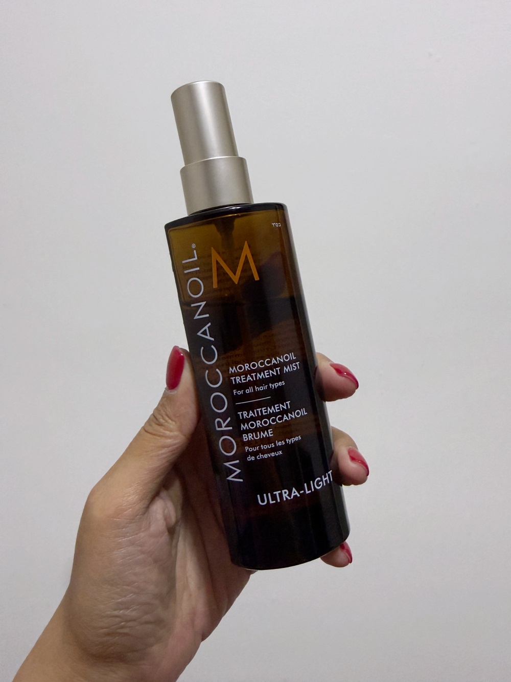 • Moroccanoil 摩洛哥堅果油噴霧產品外觀• Hakme 推薦超輕盈護髮噴霧 • 針對髮尾乾燥與增加光澤的免沖洗護髮油