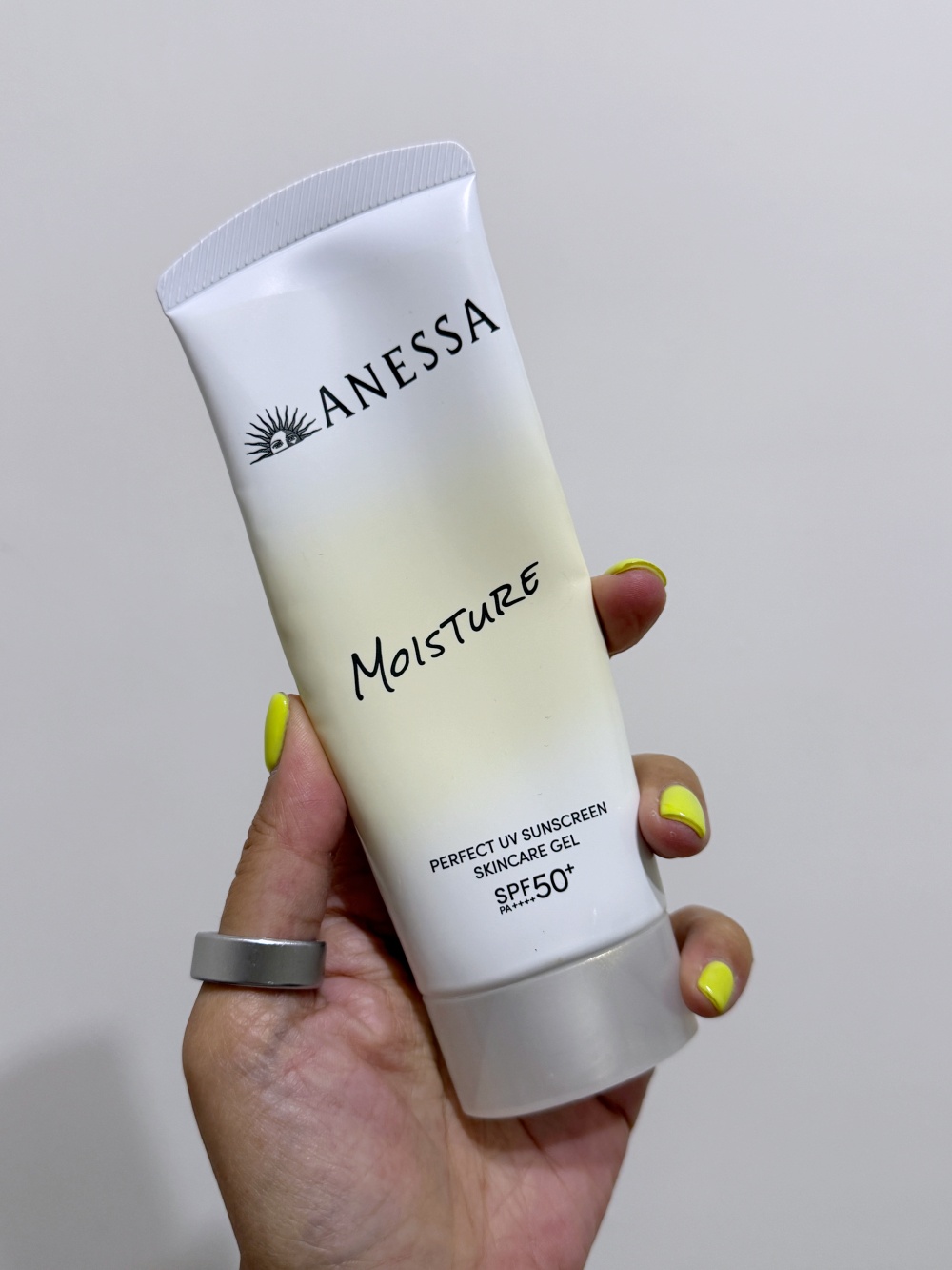 Hakme 實測 Anessa 智能防曬水光管產品包裝,分享這款今年 Top 3 私心推薦開架防曬
