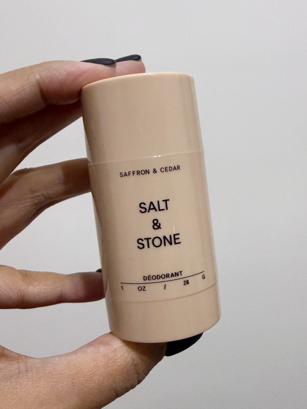 Hakme 實測大熱 Salt & Stone 天然香體膏外觀,分享這款 Threads 網紅產品的真實防汗與去味表現